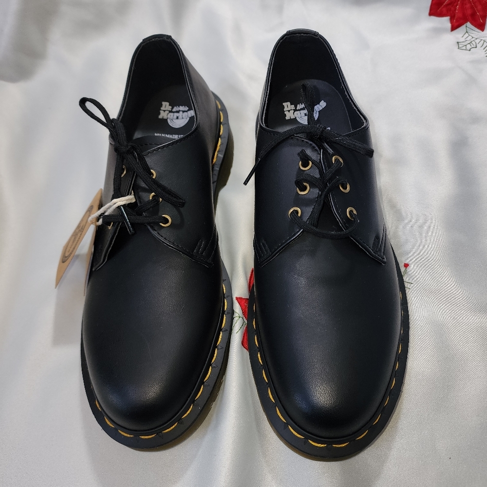 👞 Dr. Martens Black Leather Shoes NWT Size 9 Men's / 10 Women's